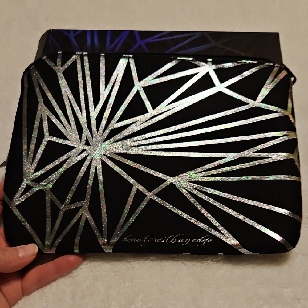 Urban Decay Vice Eyeshadow Palette - Purple and Black - Picture 5 of 9